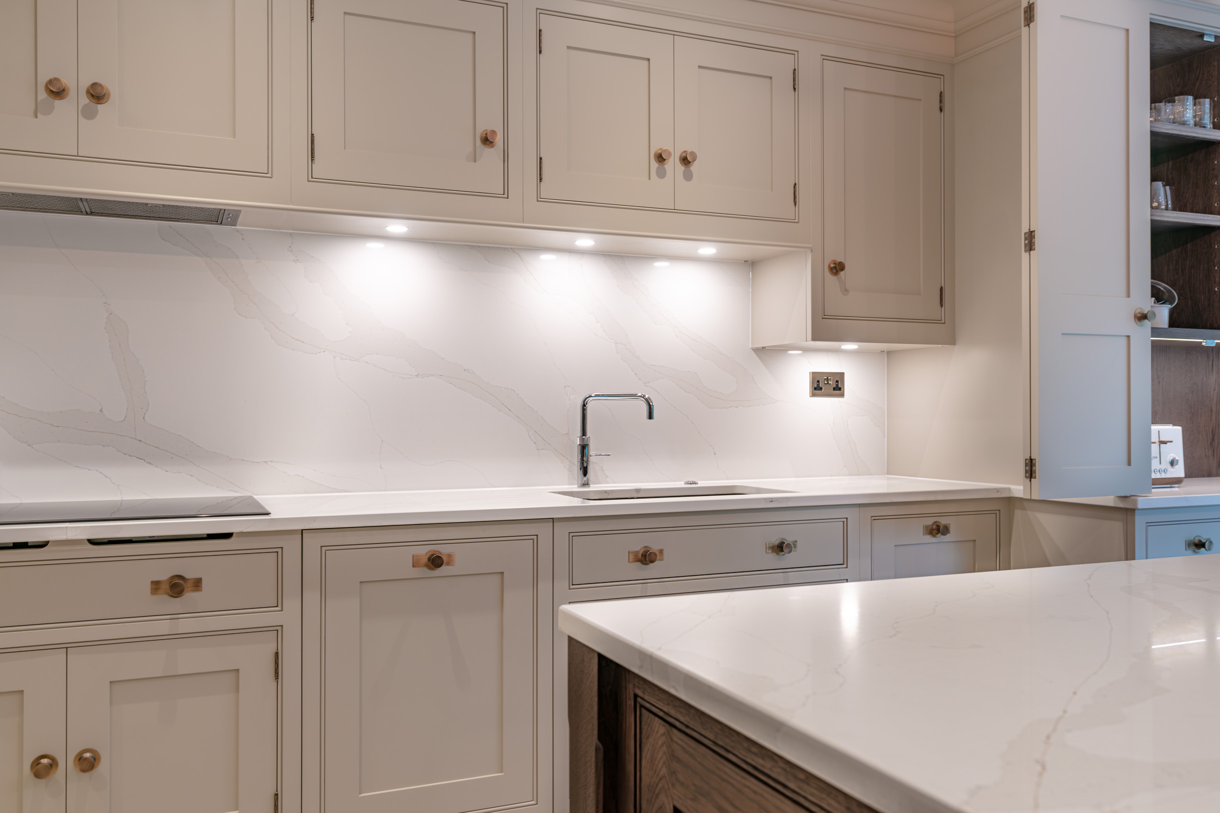 Horizon Calacatta Dorato veined quartz worktop in a Barnet kitchen